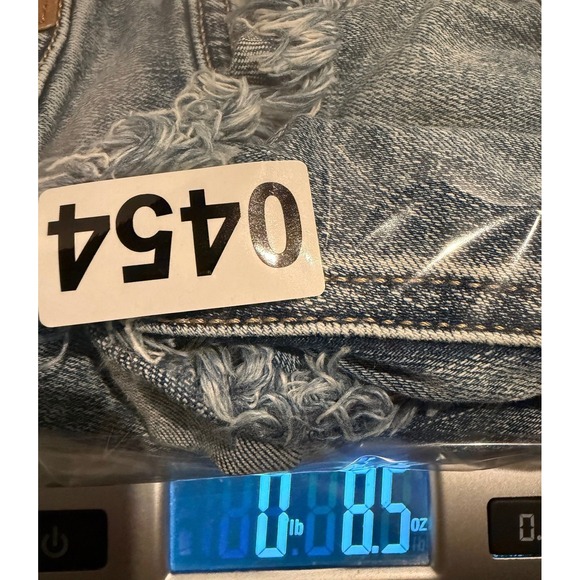 American Eagle Ne(x)t Level Stretch Distressed Denim Shorts Blue Womens Size 6 - Picture 8 of 8